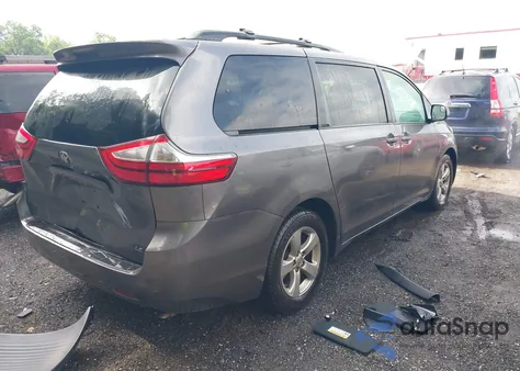 2015 Toyota Sienna Le z USA, uszkodzony, nr VIN 5TDKK3DC8FS632906